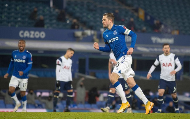 占据主动 占据主动